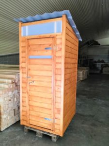 Дачный деревянный туалет